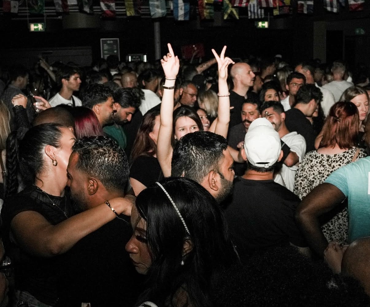 Room full of people — Qube Events